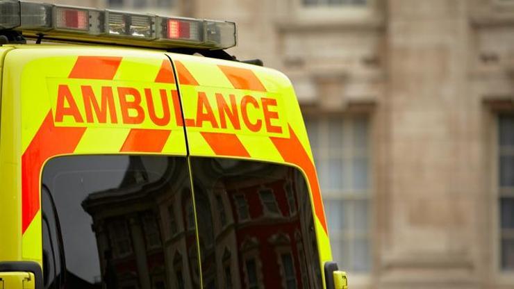 İngilterede grev dalgası büyüyor: Hastalar ambulans bulmakta zorlanıyor