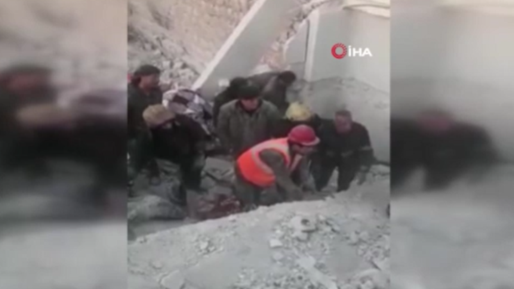 Halepte 5 katlı bina çöktü: En az 10 ölü