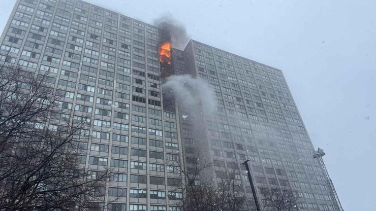 ABDde 25 katlı binada yangın: 1 ölü, 8 yaralı