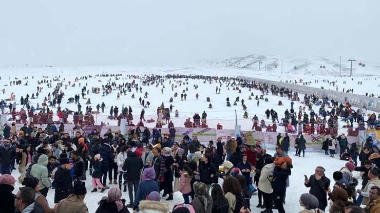 Erciyeste kar bereketi: Binlerce turist pistleri doldurdu