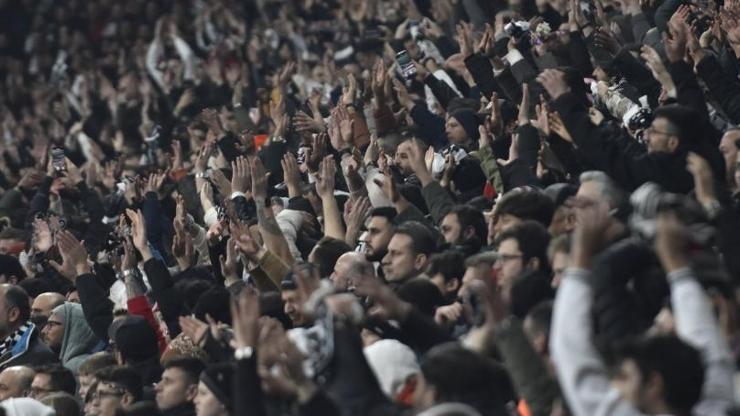 Beşiktaş taraftar grubu çArşıdan istifa çağrısı
