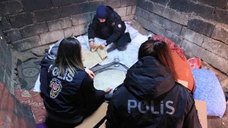 Vanda 58 mahallede kadınlar tandırları depremzedeler için yaktı