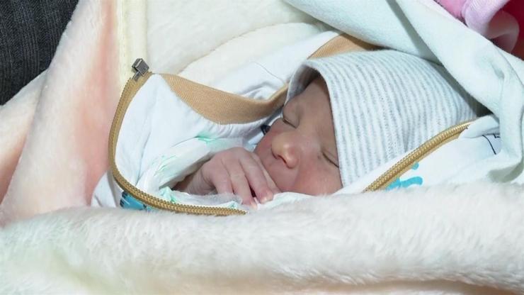 Depremzede 16 bebek Ankara’ya getirildi