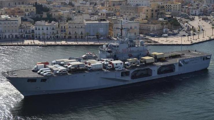 İtalyadan Türkiyeye yardım taşıyan askeri gemi yola çıktı