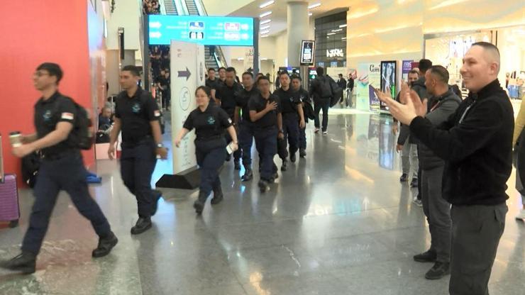 Singapurdan gelen arama kurtarma ekibi alkışlarla uğurlandı