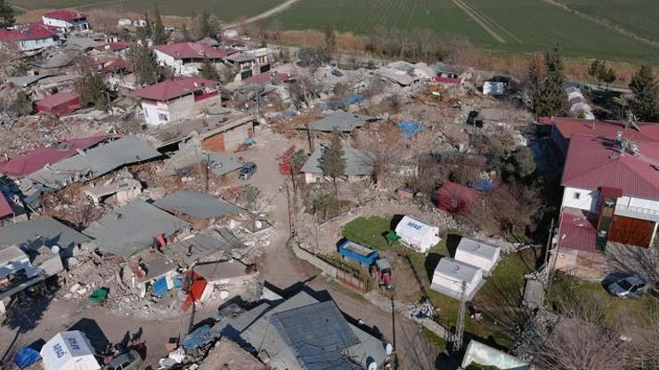 Fay hattı üzerindeki 55 haneli Kuyumcular Köyünde depremden sonra 3 ev kaldı