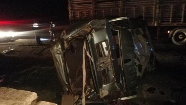 Edirne’de TIR, otomobile arkadan çarptı: 1’i çocuk 3 yaralı