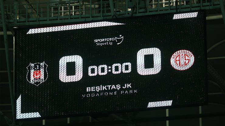 Beşiktaş - Antalyaspor maçında 13 yeni transfer forma giyemeyecek