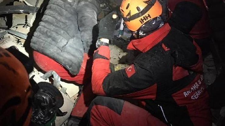 “Yıkılan otelden bir kişiyi 10 saatte sağ olarak çıkardık”