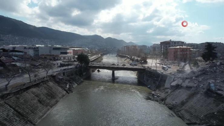 Hataydaki deprem Asi Nehrini vurdu