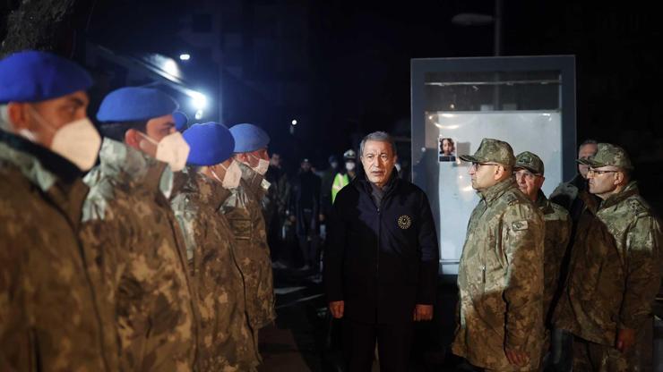 Bakan Akar, Hatay'da Mehmetçik'i denetledi