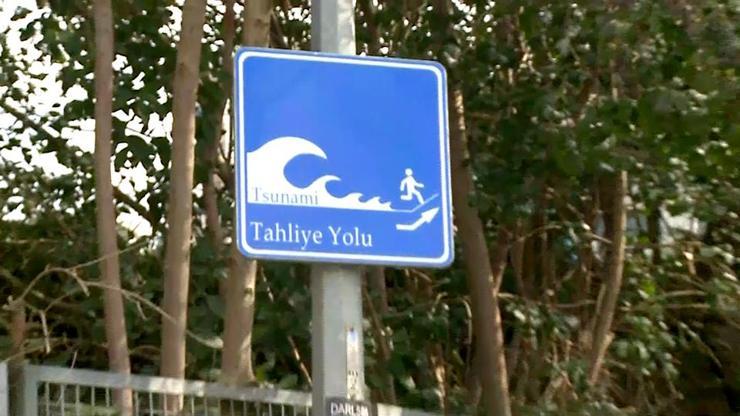 Deprem sonrası tsunami tehlikesi:  İstanbulun sahil şeridine uyarı levhaları konuldu