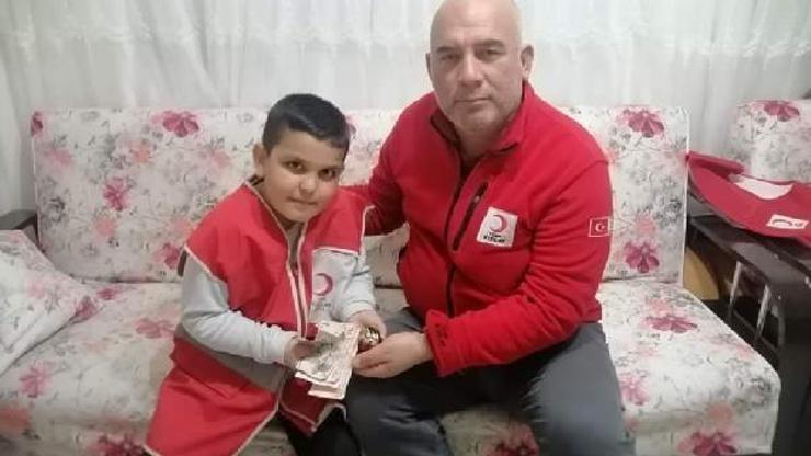 10 yaşındaki İbrahim, kumbarasındaki harçlığını depremzedelere bağışladı