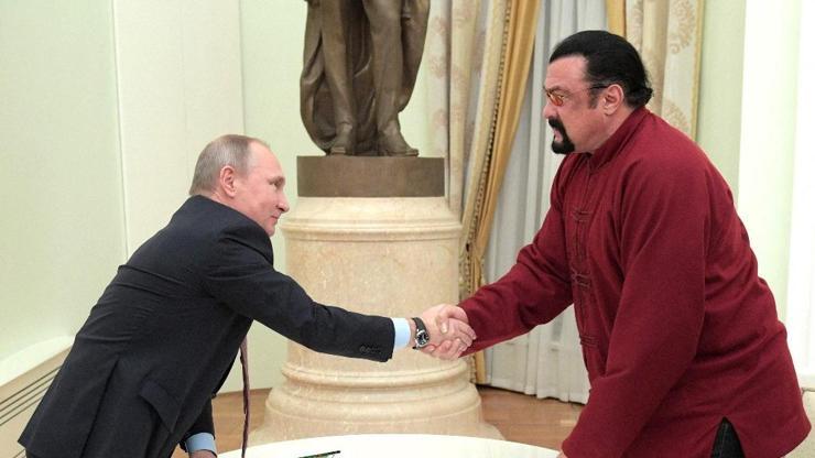 Putinden Seagala dostluk nişanı