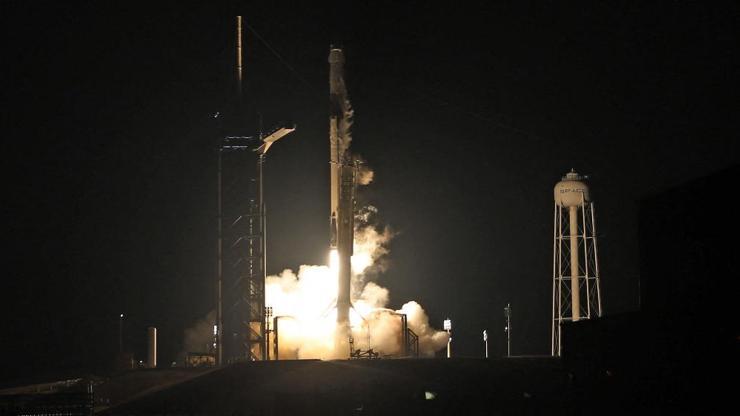 SpaceX Uluslararası Uzay İstasyonuna 4 astronot gönderdi
