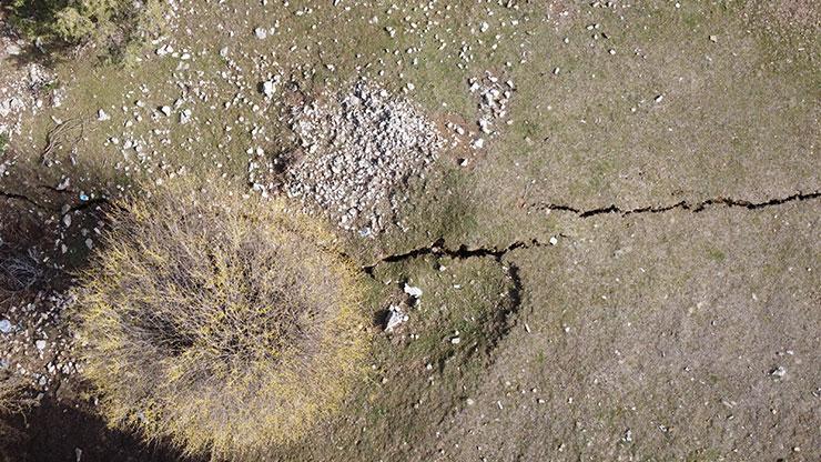 300 metrelik fay kırığı ortaya çıktı