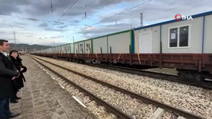 Bulgaristandan Türkiyedeki deprem bölgelerine 70 konteyner