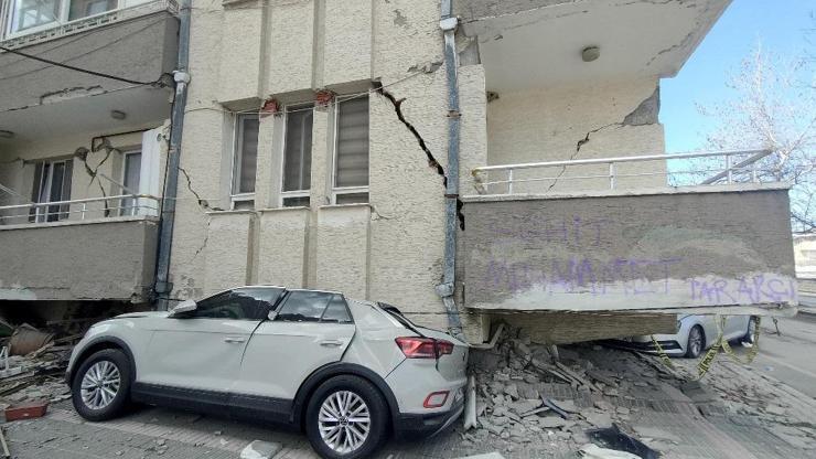 Depremlerde hasar alan araç sayısı 1 milyonu aşıyor İşte ödenecek sigorta tutarı