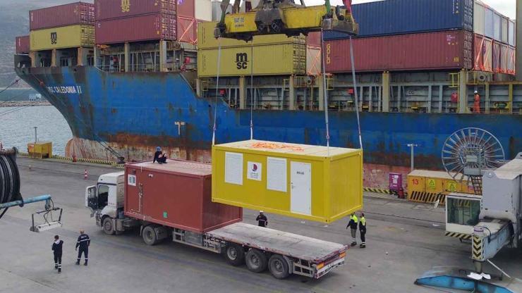 Katar’dan gönderilen konteyner evler İskenderuna ulaştı