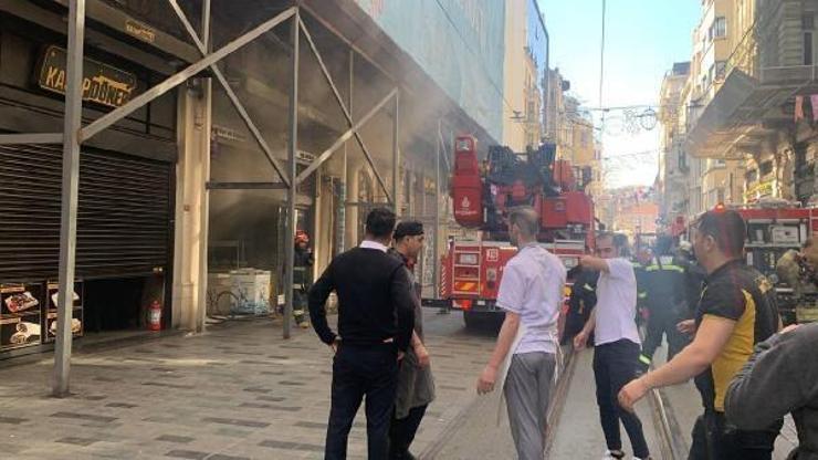 İstiklal Caddesinde yangın Kiliseye sıçradı