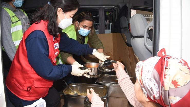 Güney Koreli gönüllüler destek için deprem bölgesi Osmaniye’de