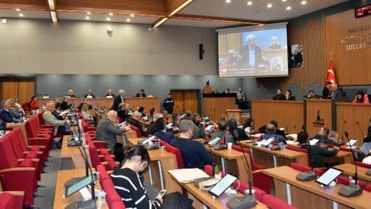 İzmir Büyükşehir Belediye Meclisi'nden depremzedelere, fatura ve 50 bin fidan desteği
