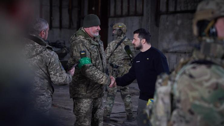 Çatışmaların en yoğun olduğu adres… Kiev duyurdu: Zelenski’den cephe hattına ziyaret