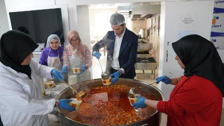 Erbaada 800 kişiye günlük sıcak yemek ulaştırılıyor