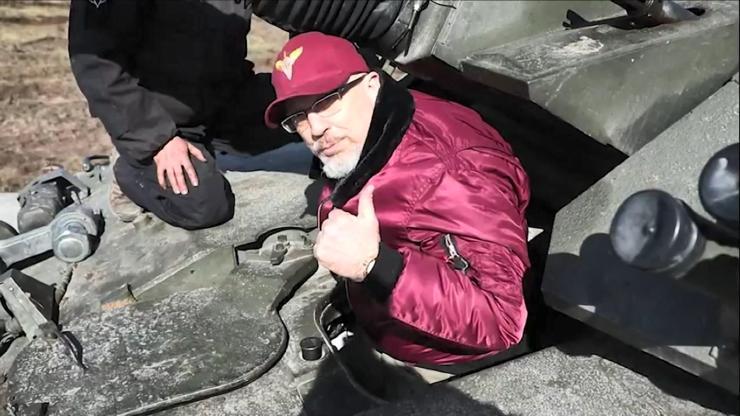 Tanklar teslim edildi Ukrayna Savunma Bakanı sürüş testiyle duyurdu