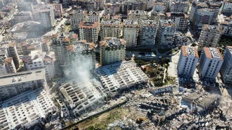 Rönesans Rezidansın enkazından çıkmayan anne-kızın yakınları: Sanki yer yarıldı, içine girdiler