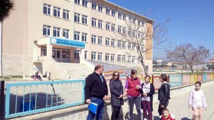 Şarköyde, depreme dayanıksız çıkan okulun yıkılıp yeniden yapılması için imza toplandı