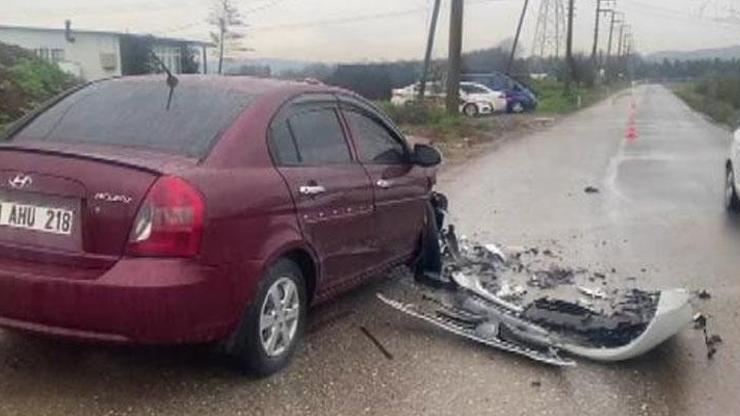 Gebze'de iki otomobil kafa kafaya çarpıştı: 7 yaralı