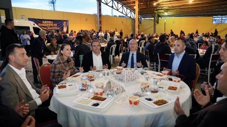Ayvalıkta Belediye Başkanı Ergin, vatandaşlarla iftar yemeğinde buluştu