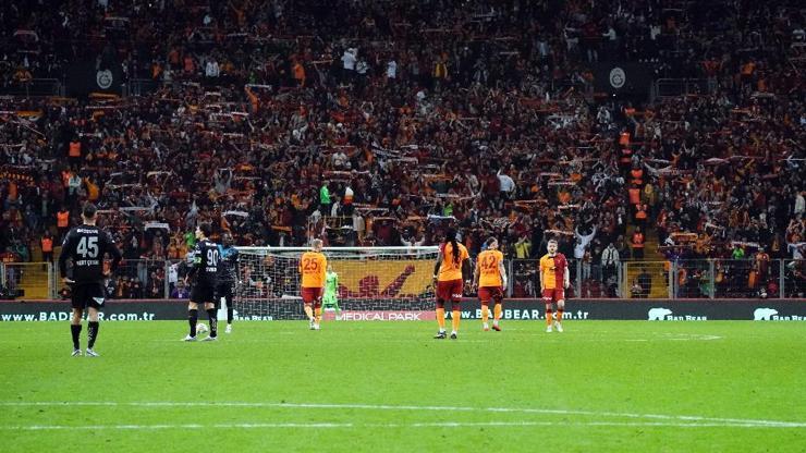 Galatasaray tribünleri için yeni beste