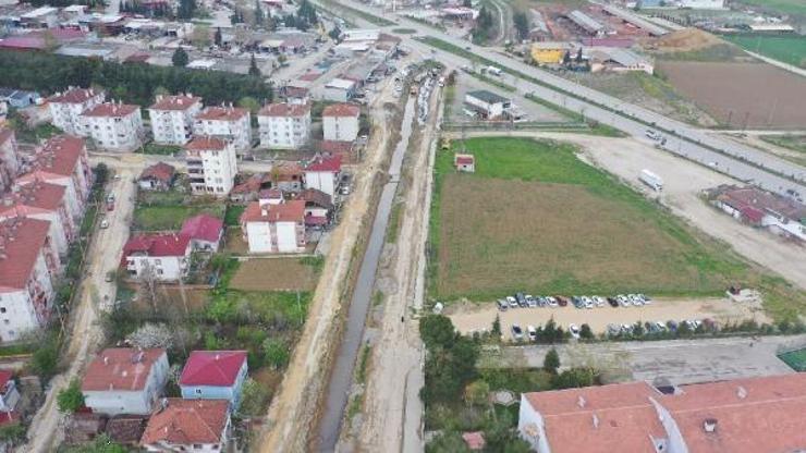 Erbaa’da başlatılan Kanal Sokak projesinde çalışmalar sürüyor