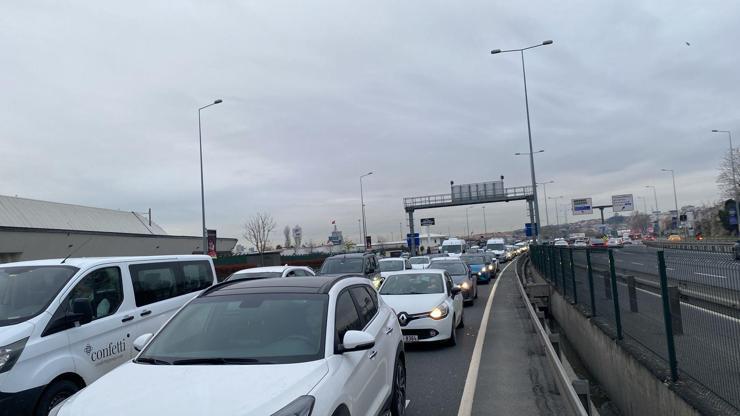 İstanbul’da trafiği kilitleyen kaza Avrasya Tüneli araç trafiğine yeniden açıldı