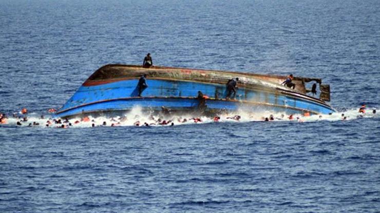 Tunus açıklarında göçmen teknesi battı: 35 ölü