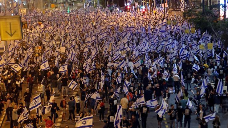 Binlerce kişi yine sokaklara döküldü: İsrailde protestolar sürüyor