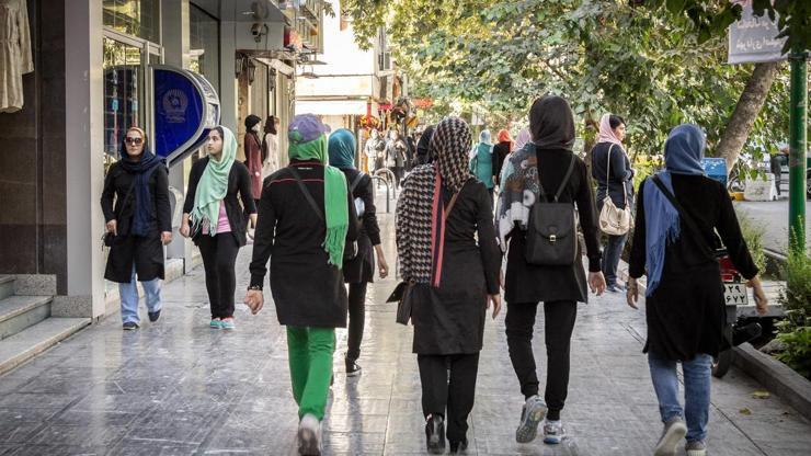 İranda başörtüsü takmayan kadınların tespiti için kameralı denetim