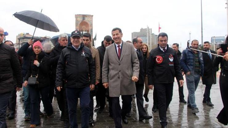 Ata İttifakı Cumhurbaşkanı Adayı Sinan Oğan İstiklal Caddesinde vatandaşlarla buluştu