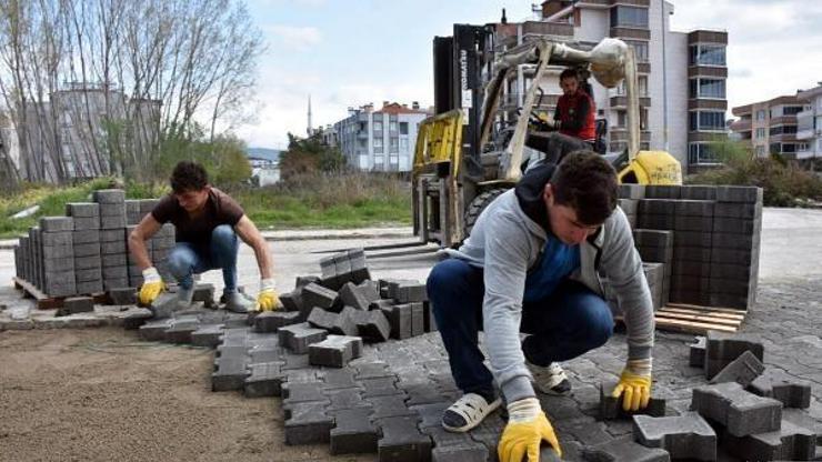 Edremitte Akçay Sarıkız Meydanı yeniden düzenleniyor