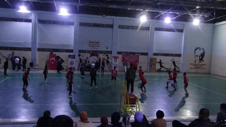 Silopi’de depremzede aileler için voleybol turnuvası