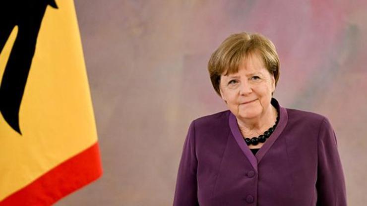 Merkel’e Almanya’nın en yüksek liyakat nişanı verildi