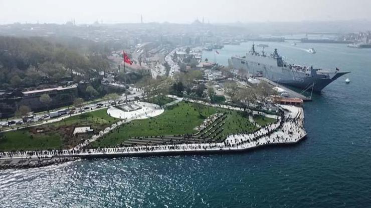 TCG Anadoluya yine ziyaretçi akını; Metrelerce kuyruk havadan görüntülendi