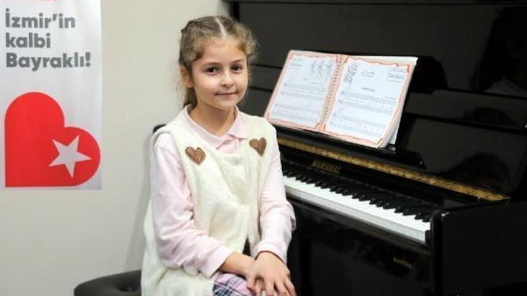 Bayraklı Belediyesi kursunda piyanoyla tanışan Birce Hüma, geleceğine sanatla yön veriyor