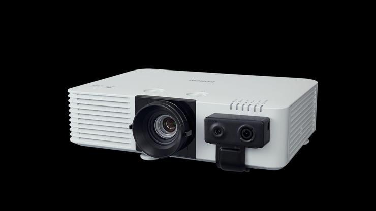 500 inç görüntü sunan projektör