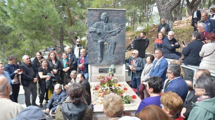Ali Ekber Çiçek, 17nci ölüm yıl dönümünde mezarı başında türküleriyle anıldı