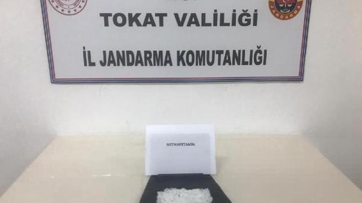 Kiralık araçla İstanbul’dan Tokat’a uyuşturucu getiren kişiyi jandarma yakaladı