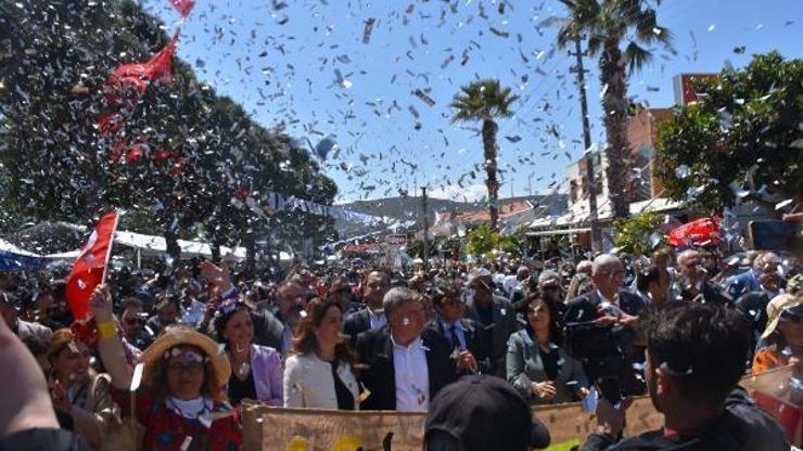 Alaçatı Ot Festivali kortej yürüyüşü ile başladı