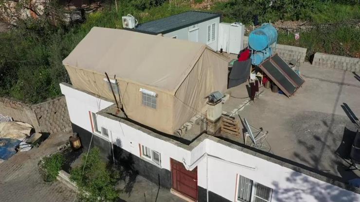 Depremzede aile akrabasının çatısında kalıyor
